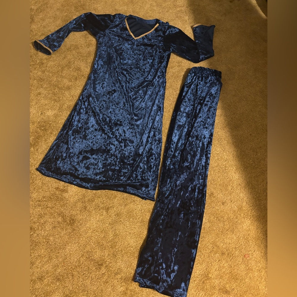 Elegant Blue Velvet Women's Shalwar khameez set sz 40